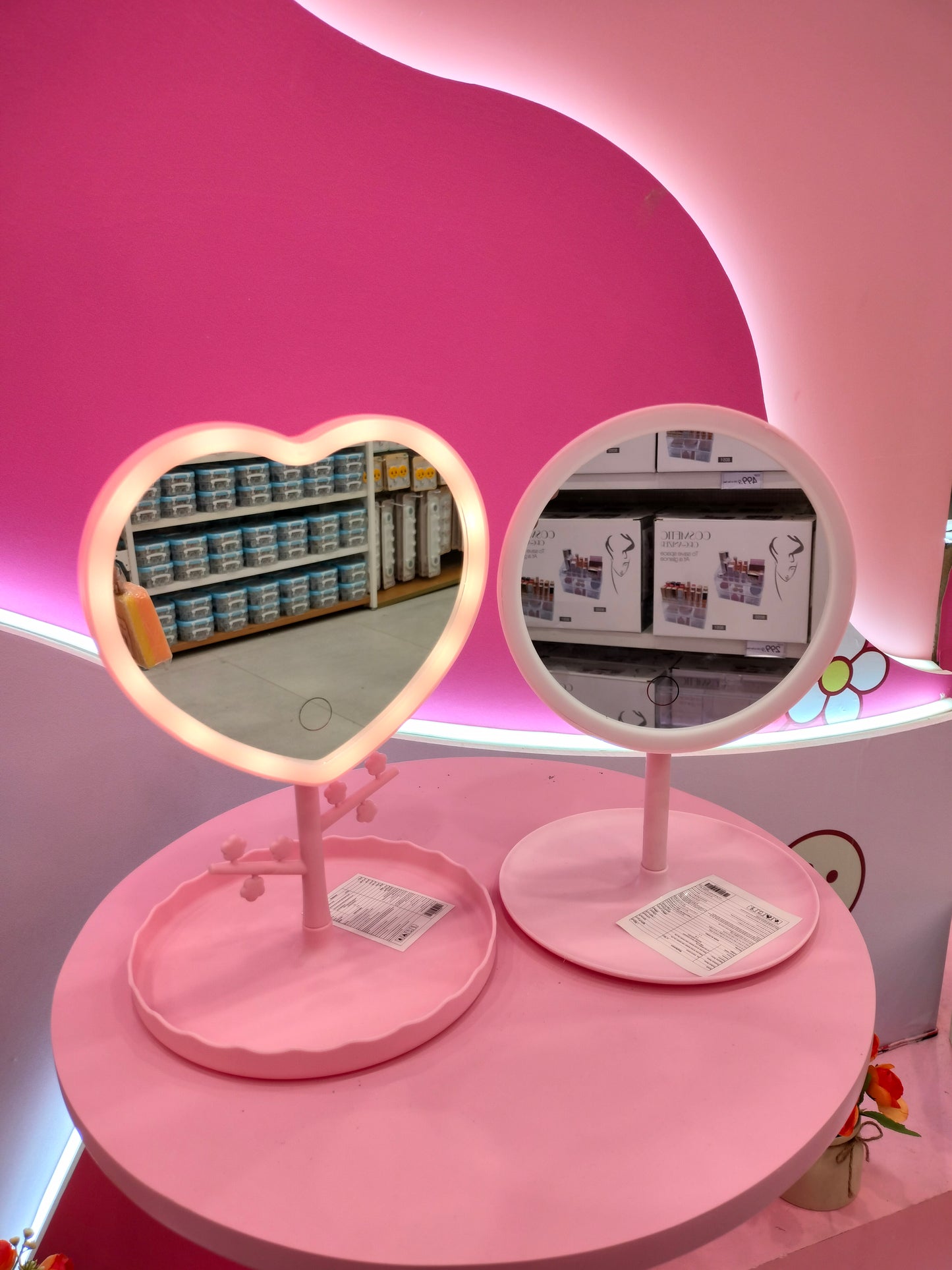 Table lamp make-up mirror
