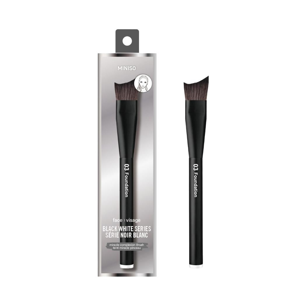 Classic Black White Series Foundation Brush