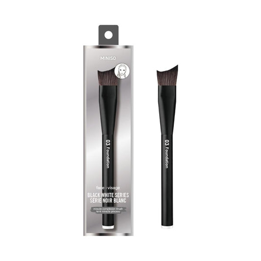 Classic Black White Series Foundation Brush