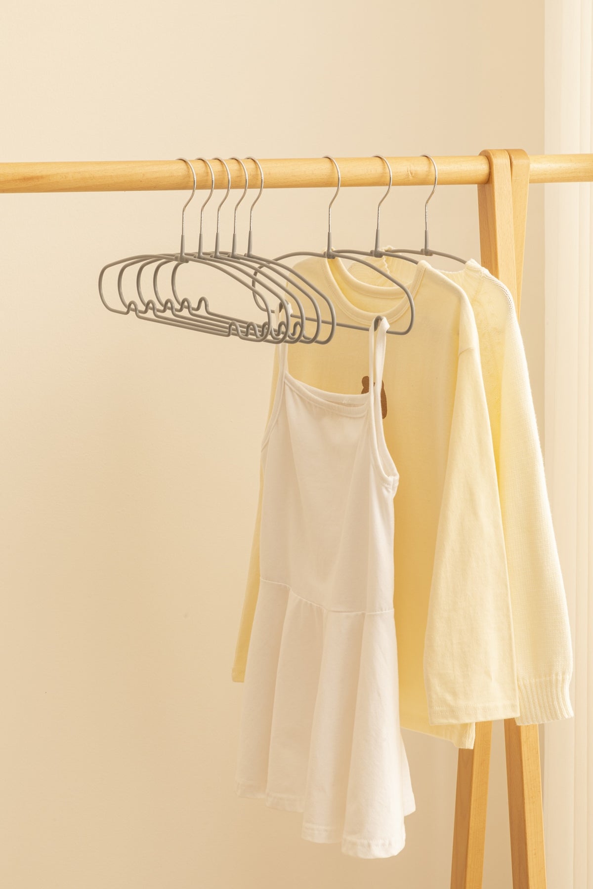 Plastic-Coated Kids' Hangers (8 pcs)(Coffee)